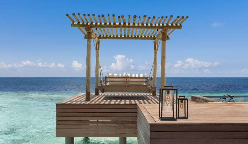 5. King Reef Villa_Swing Daybed